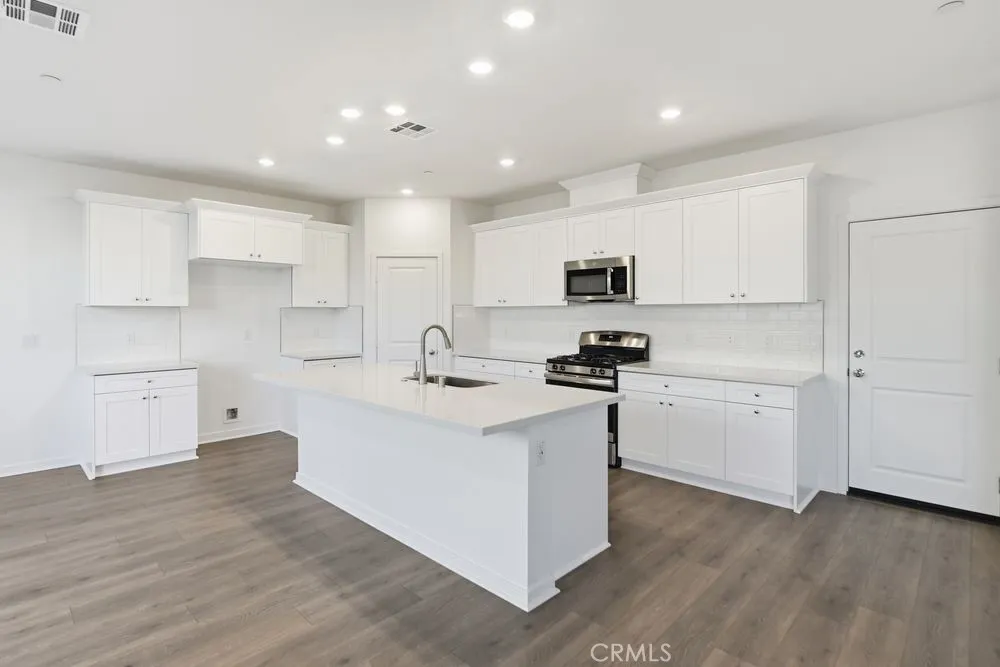 34470 Sakura Lane, French Valley, California 92596 home-pic-2